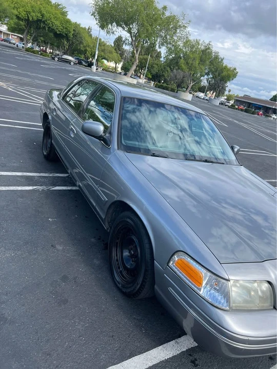 2000 Ford Crown Victoria - Image 13 of 14