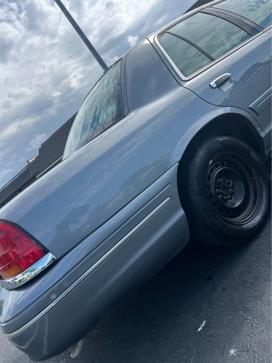2000 Ford Crown Victoria - Image 9 of 14