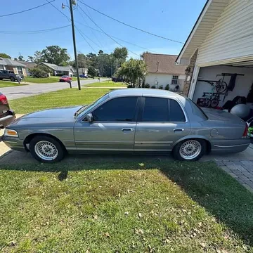 2000 Ford Crown Victoria