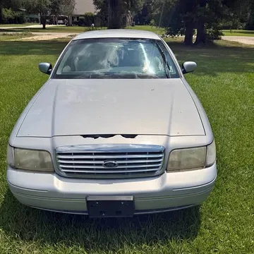 2000 Ford Crown Victoria Sedan 4D