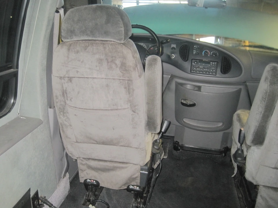 2000 Ford Econoline Van - Image 16 of 31