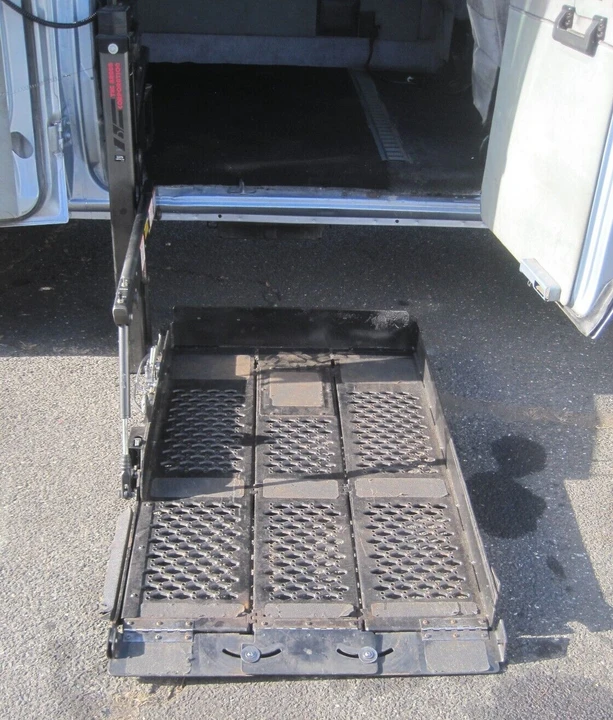2000 Ford Econoline Van - Image 4 of 31
