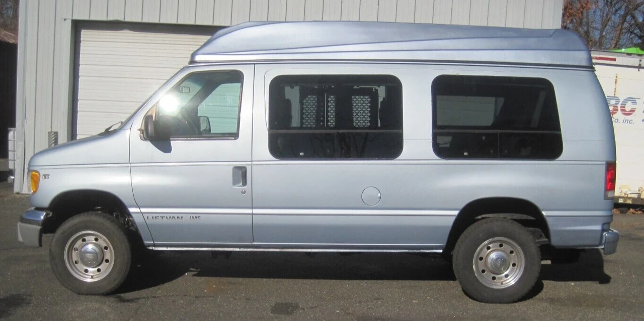 2000 Ford Econoline Van - Image 5 of 31