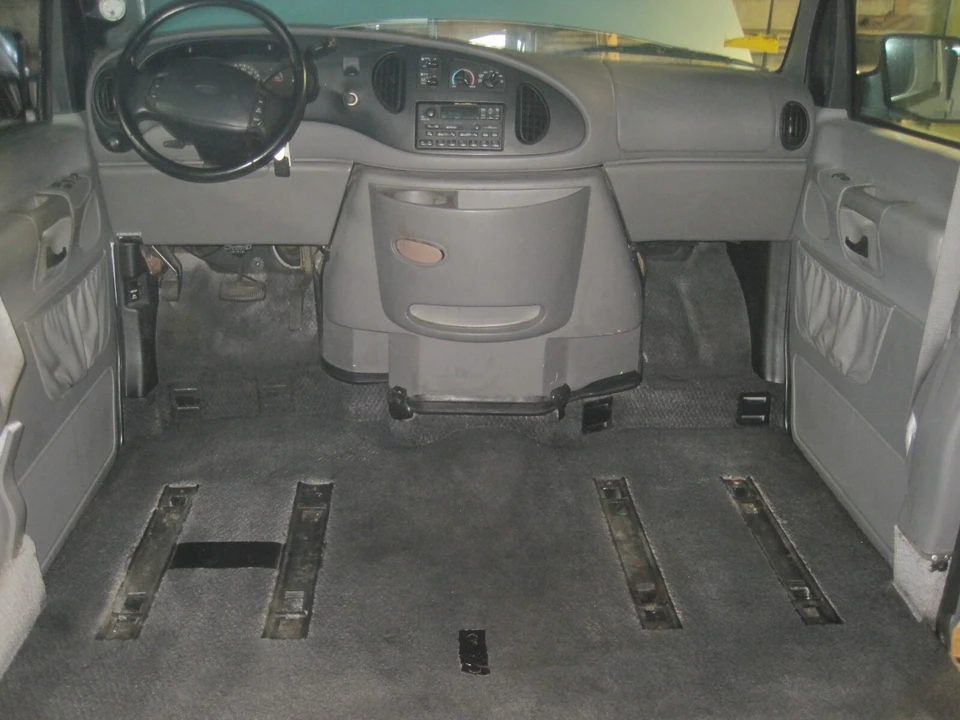 2000 Ford Econoline Van - Image 15 of 31