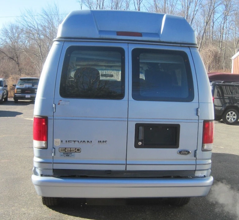 2000 Ford Econoline Van - Image 10 of 31