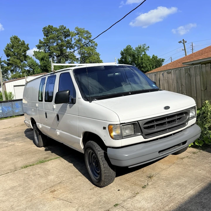 2000 Ford Econoline Van - Image 2 of 5