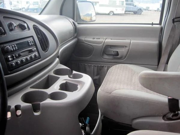 2000 Ford Econoline Van - Image 10 of 13