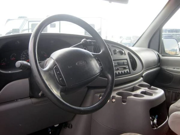 2000 Ford Econoline Van - Image 13 of 13