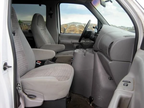 2000 Ford Econoline Van - Image 9 of 13