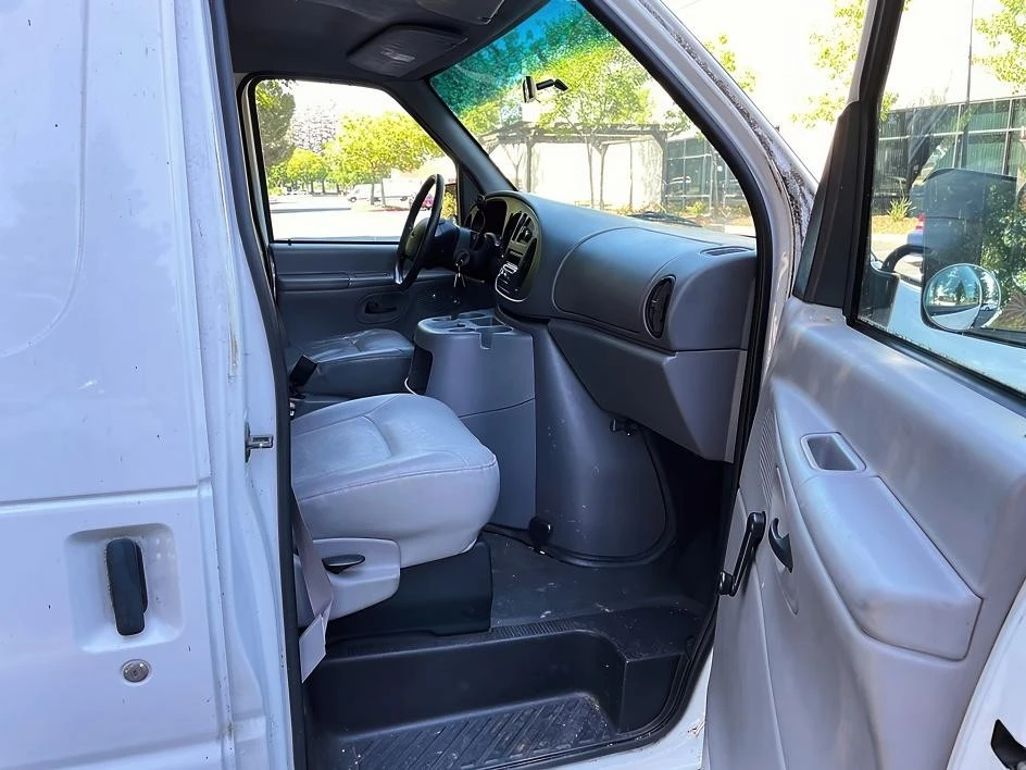 2000 Ford Econoline Van - Image 9 of 20