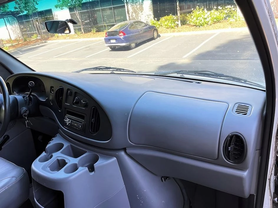 2000 Ford Econoline Van - Image 10 of 20