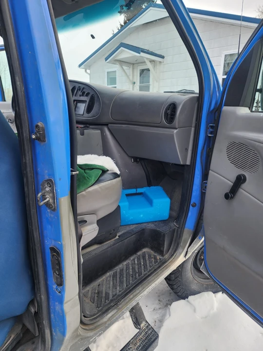 2000 Ford Econoline Van - Image 9 of 20