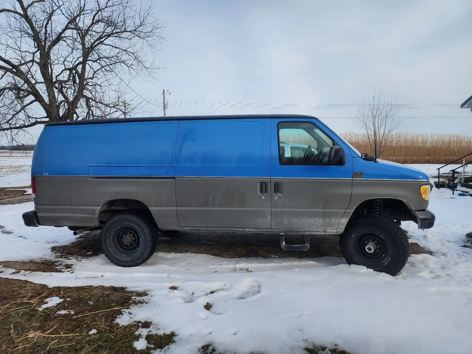 2000 Ford Econoline Van - Image 2 of 20