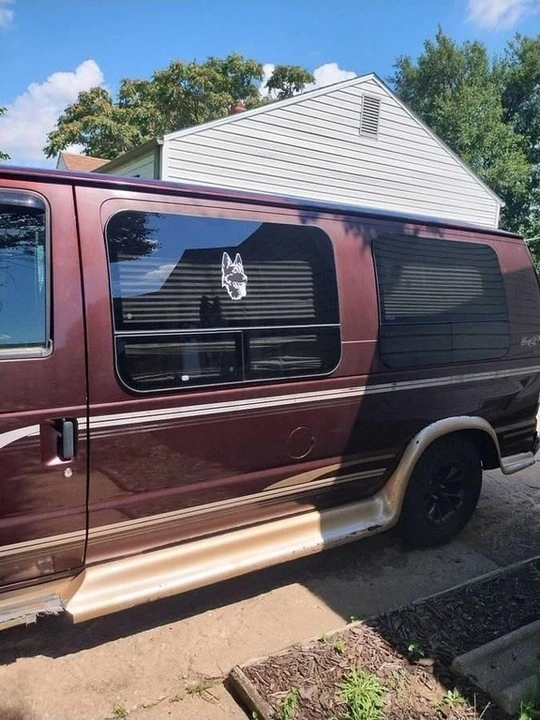 2000 Ford Econoline Van - Image 2 of 8