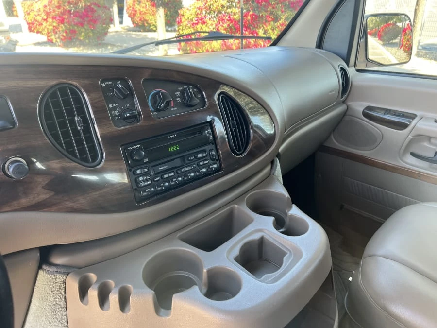 2000 Ford Econoline Van - Image 10 of 12