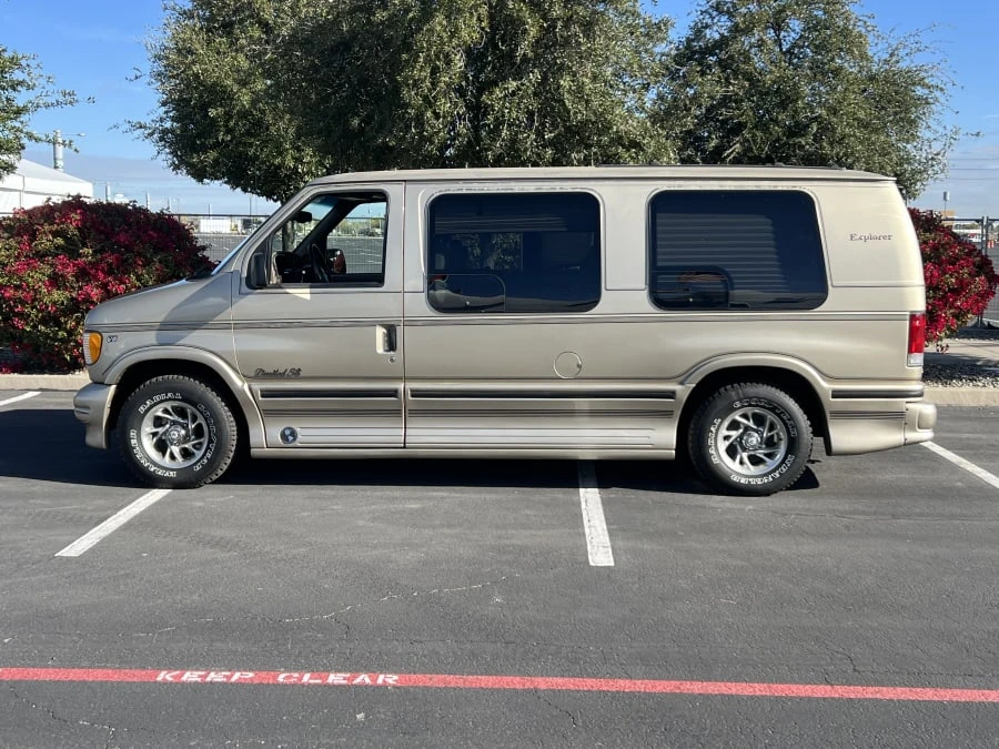 2000 Ford Econoline Van - Image 2 of 12