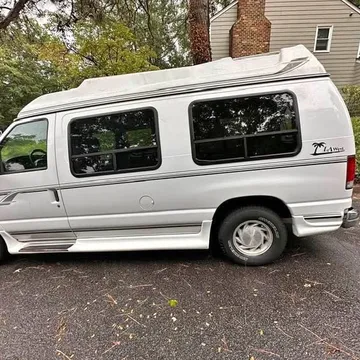 2000 Ford E150 Super Duty Passenger XL Van 3D