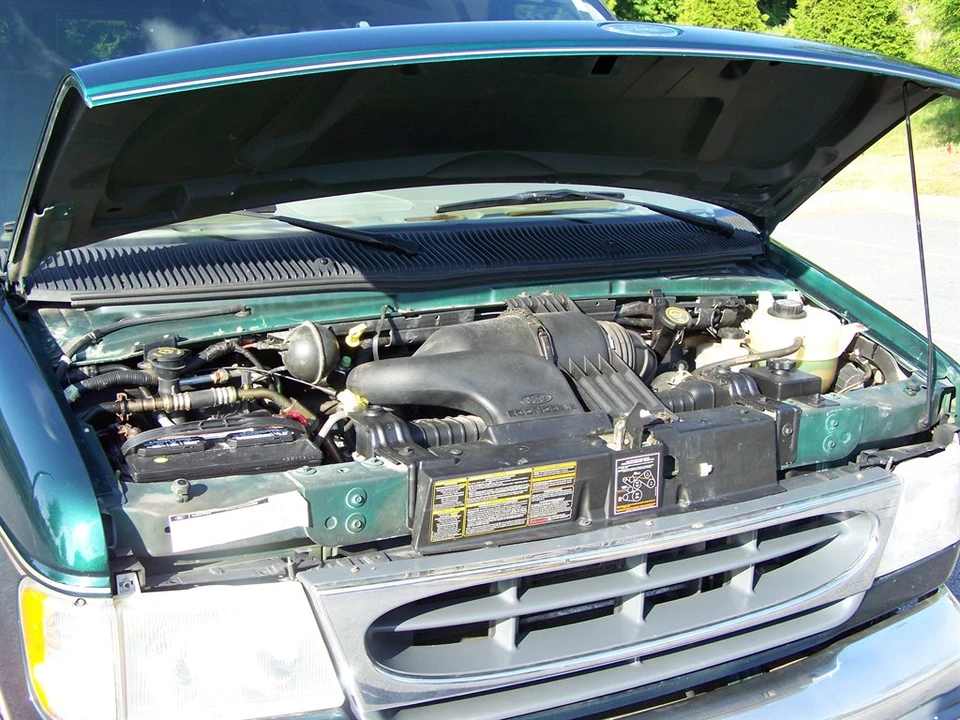 2000 Ford Econoline Van - Image 9 of 22