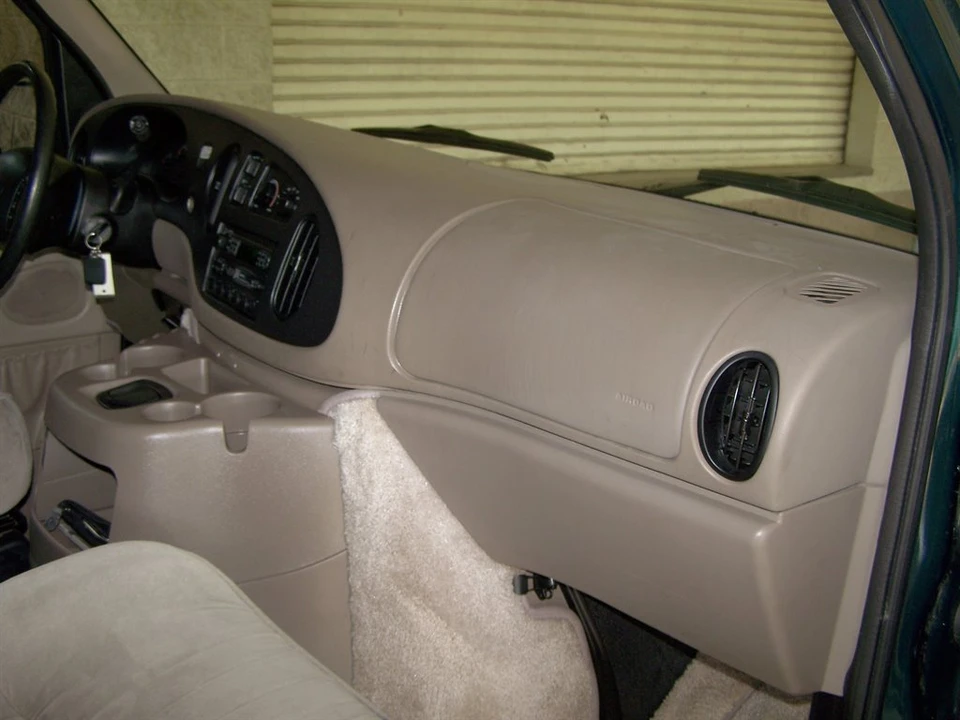 2000 Ford Econoline Van - Image 16 of 22