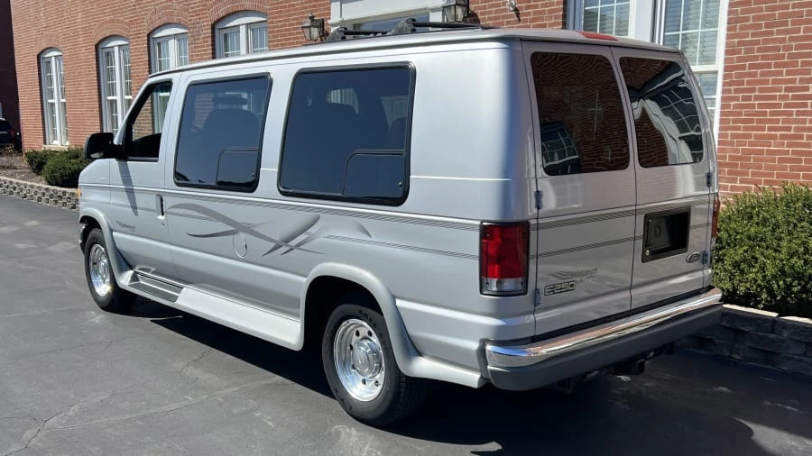 2000 Ford Econoline Van - Image 3 of 8