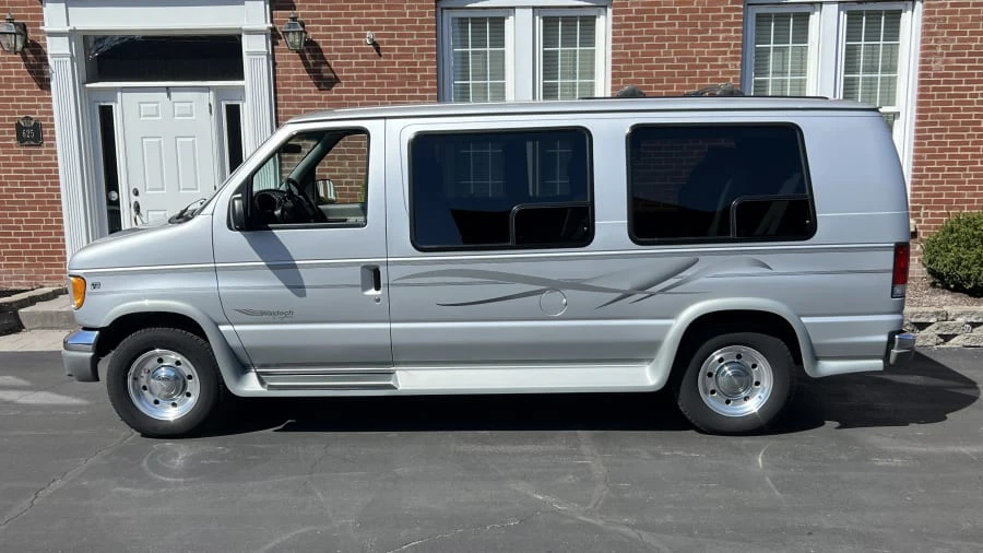 2000 Ford Econoline Van - Image 2 of 8