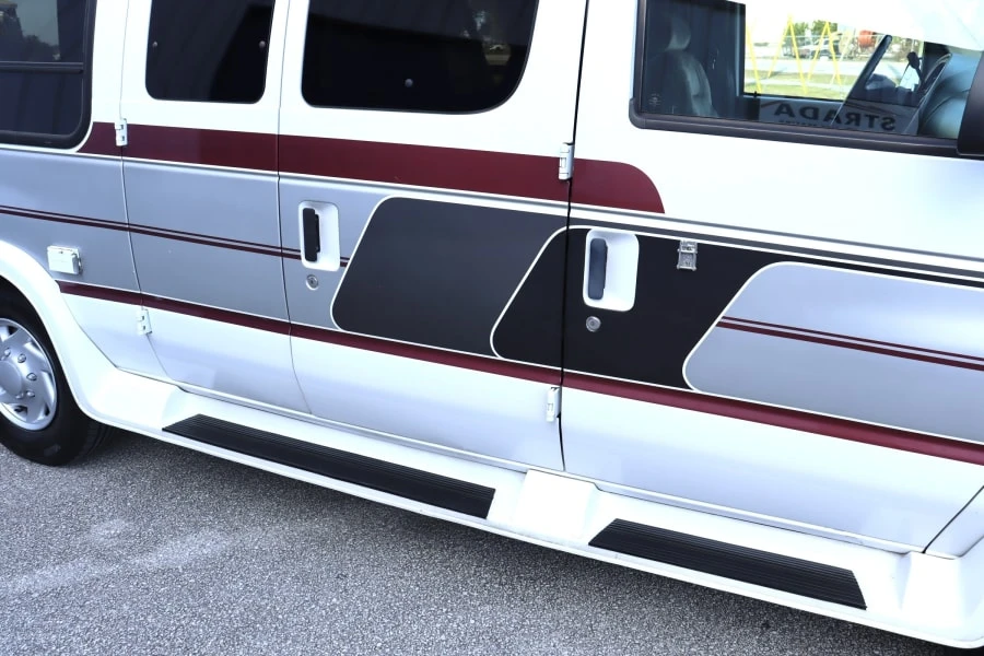 2000 Ford Econoline Van - Image 9 of 20