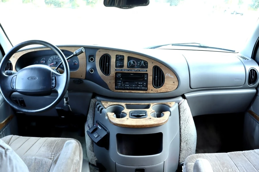 2000 Ford Econoline Van - Image 10 of 20