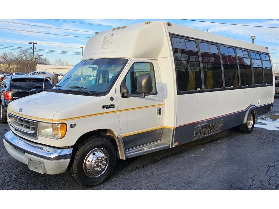 2000 Ford Econoline Van - Image 2 of 3
