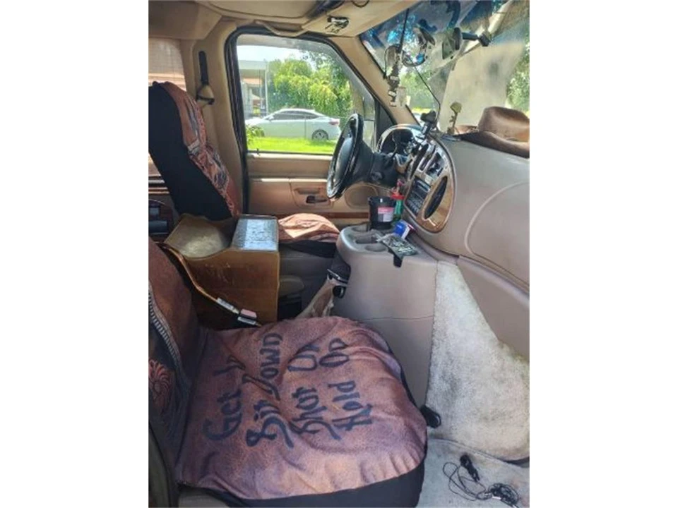 2000 Ford Econoline Van - Image 10 of 11