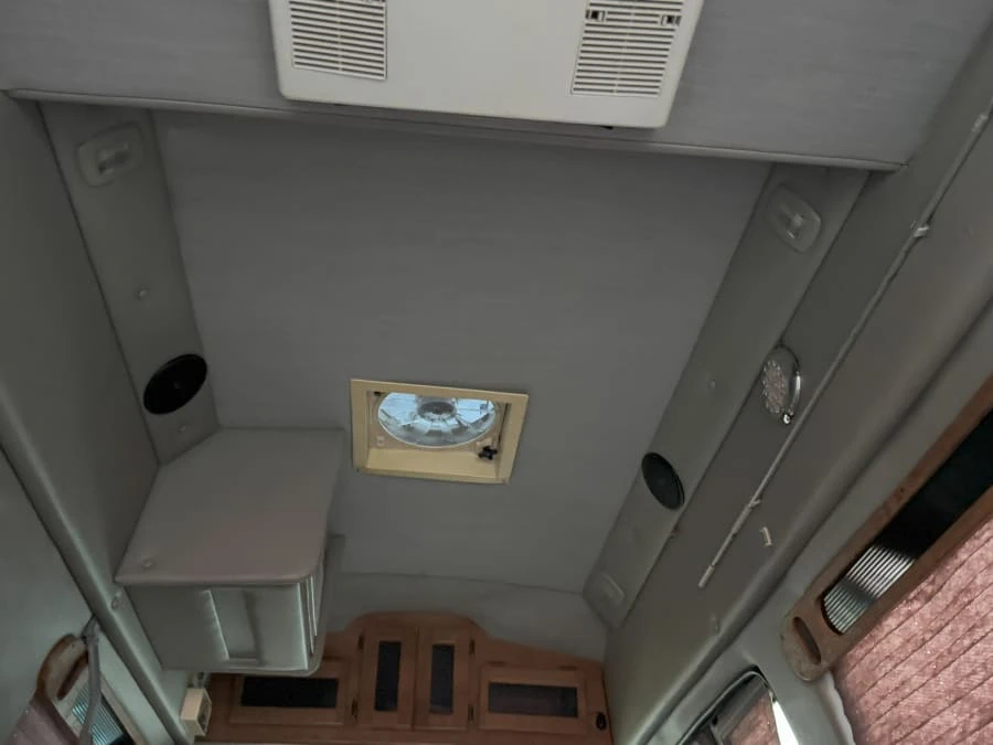 2000 Ford Econoline Van - Image 30 of 31