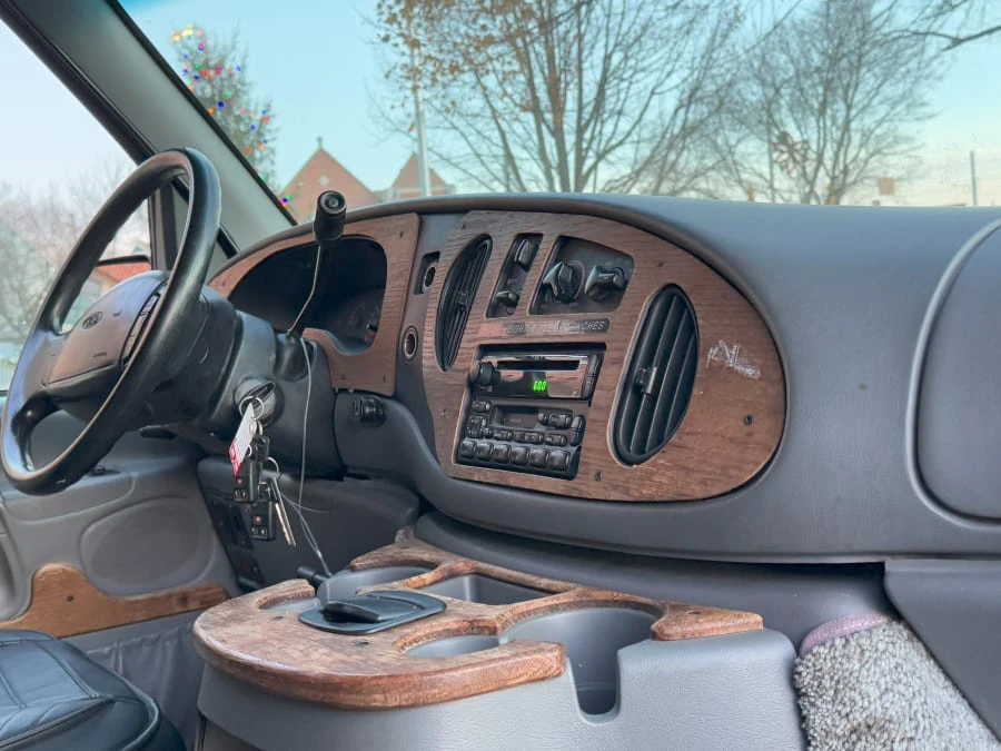 2000 Ford Econoline Van - Image 27 of 31