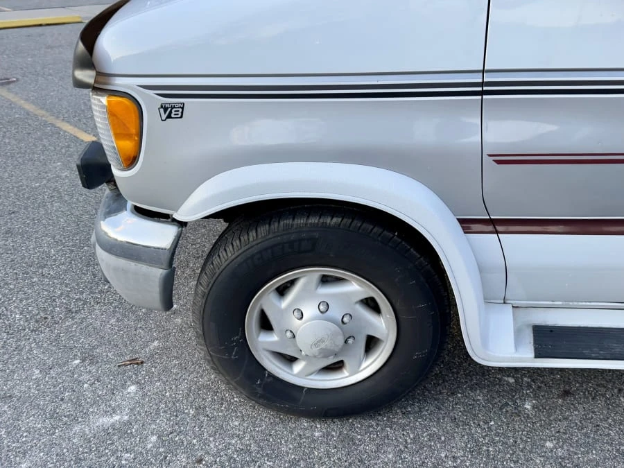 2000 Ford Econoline Van - Image 18 of 31