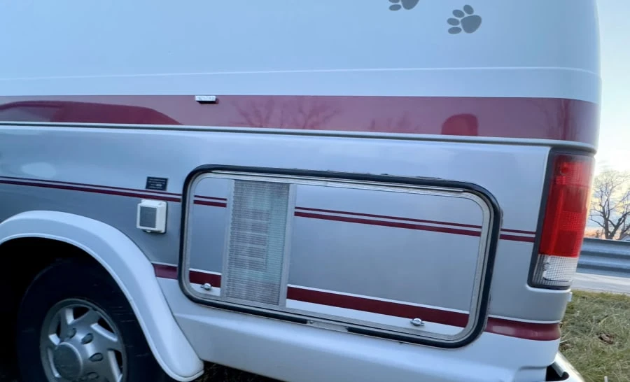 2000 Ford Econoline Van - Image 9 of 31