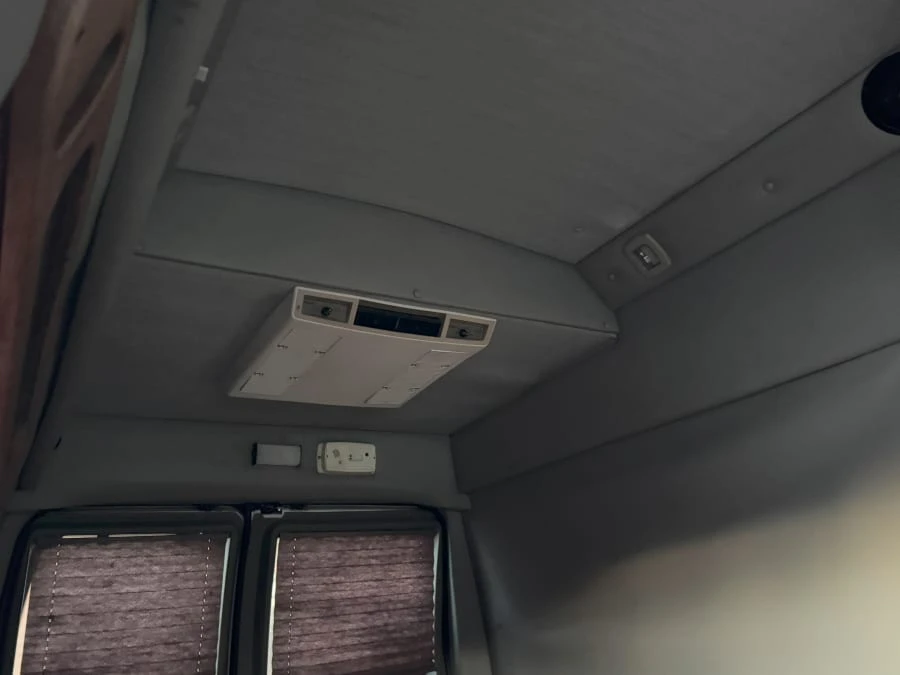 2000 Ford Econoline Van - Image 29 of 31