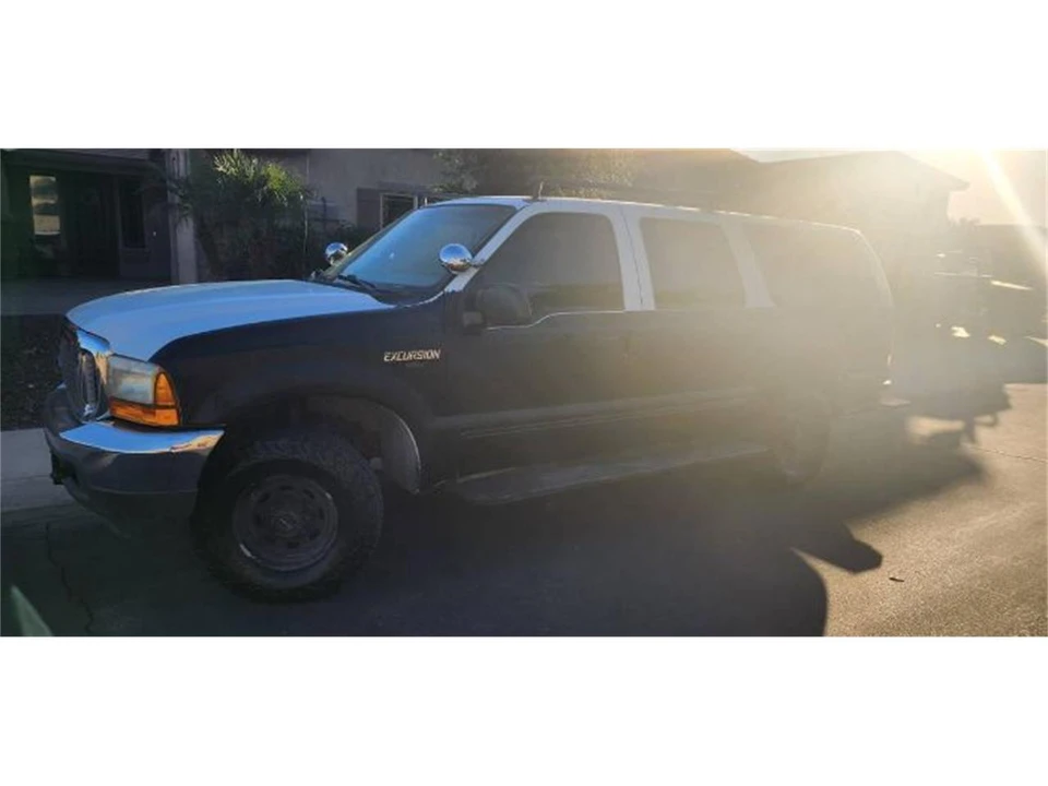 2000 Ford Excursion - Image 9 of 24