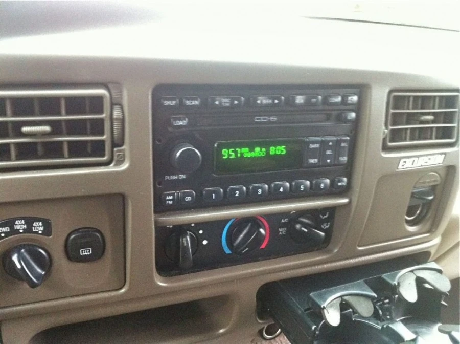 2000 Ford Excursion - Image 16 of 31