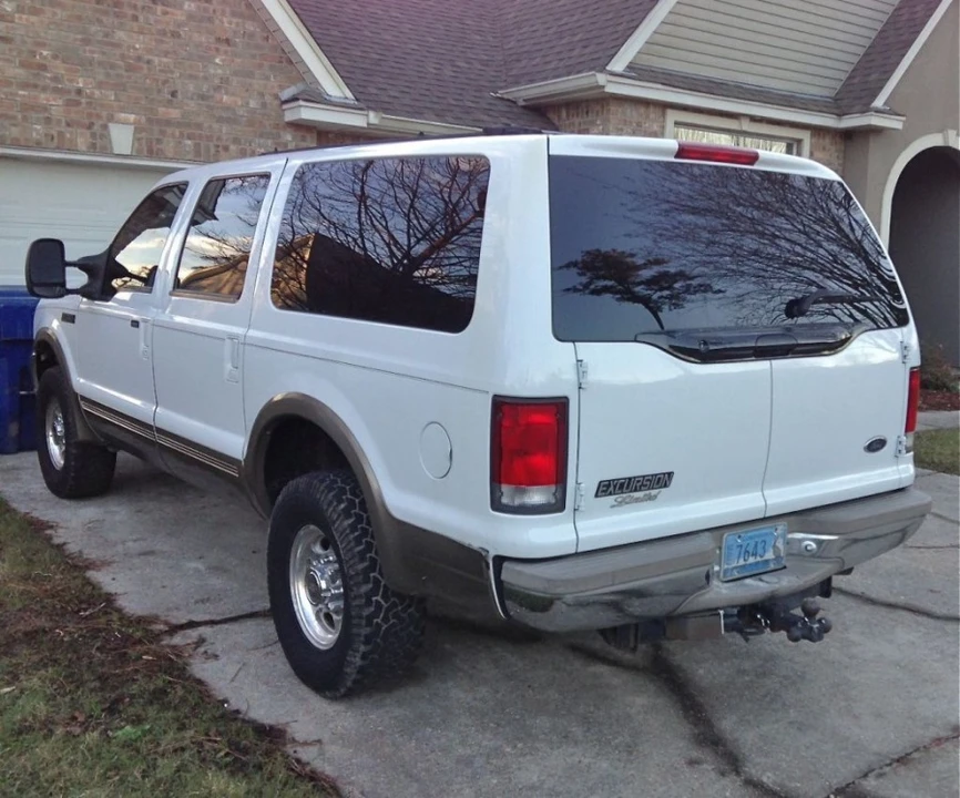 2000 Ford Excursion - Image 2 of 31