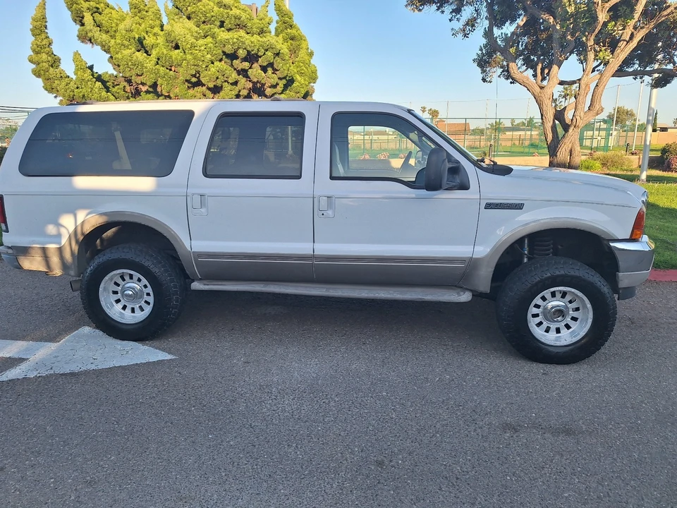 2000 Ford Excursion - Image 11 of 21
