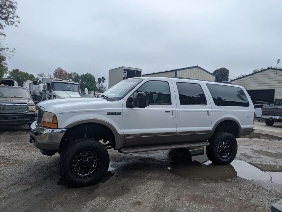 2000 Ford Excursion - Image 2 of 19