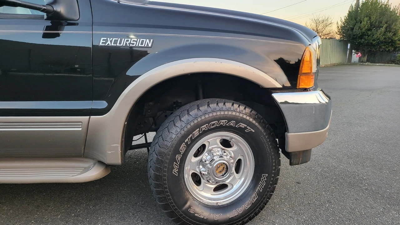 2000 Ford Excursion - Image 12 of 21