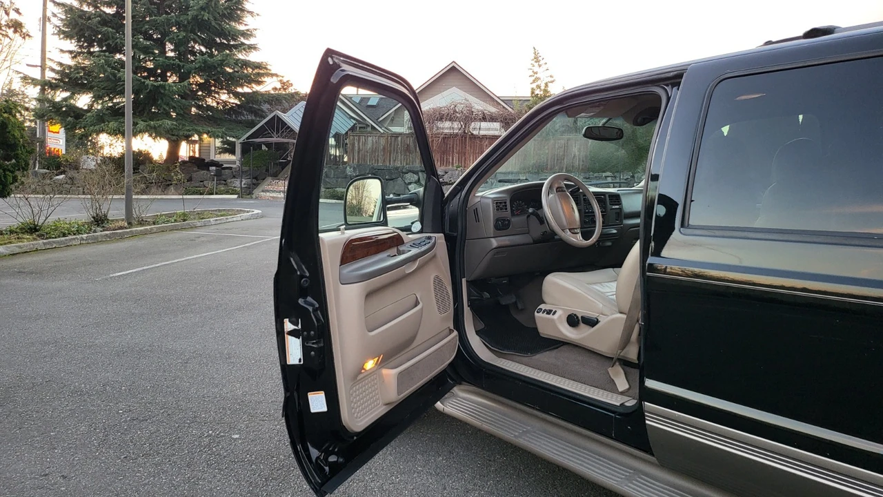 2000 Ford Excursion - Image 20 of 21