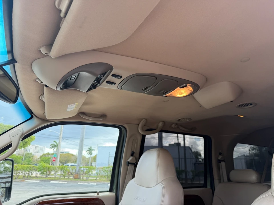 2000 Ford Excursion - Image 18 of 31