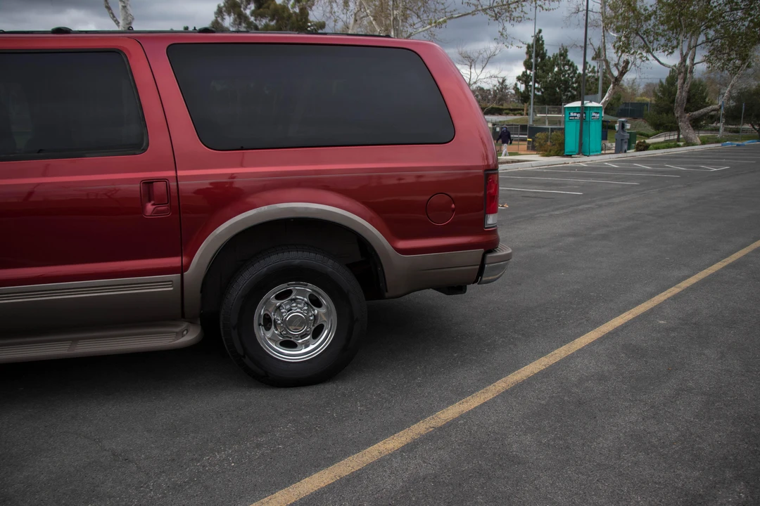 2000 Ford Excursion - Image 8 of 31