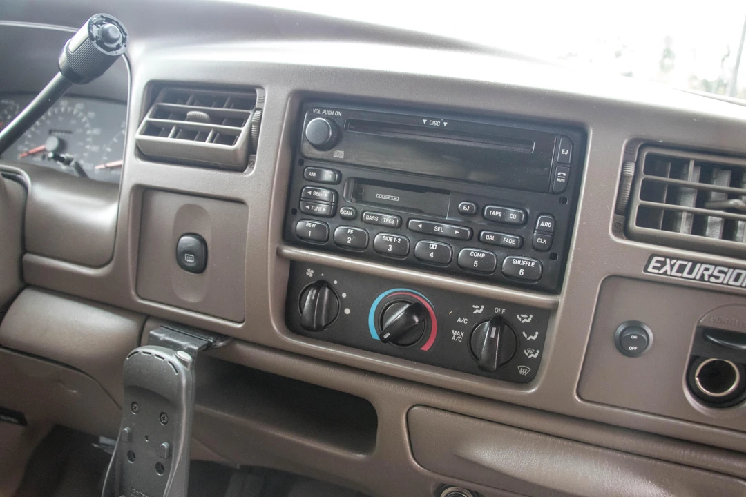 2000 Ford Excursion - Image 29 of 31