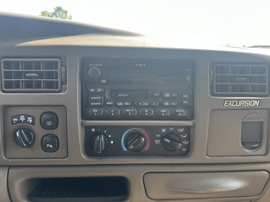 2000 Ford Excursion - Image 15 of 30