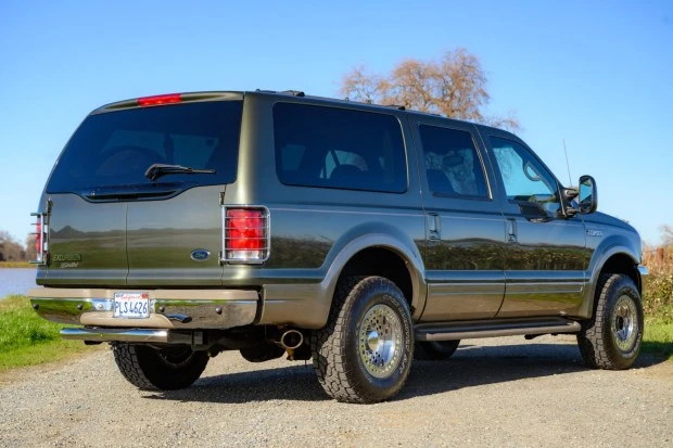 2000 Ford Excursion - Image 2 of 7