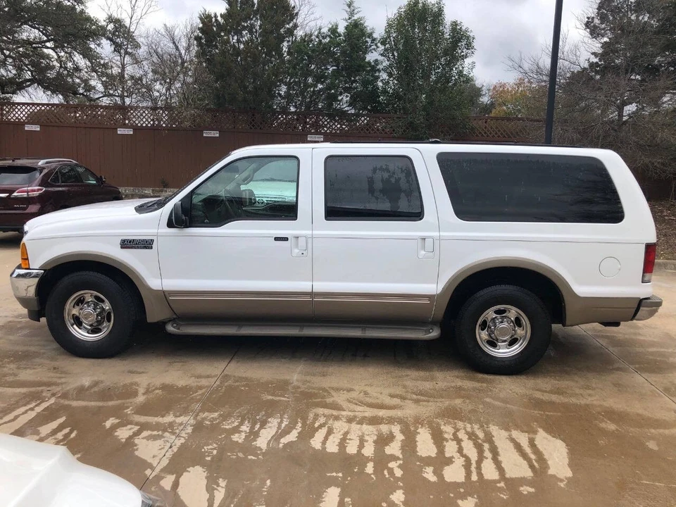 2000 Ford Excursion - Image 9 of 20