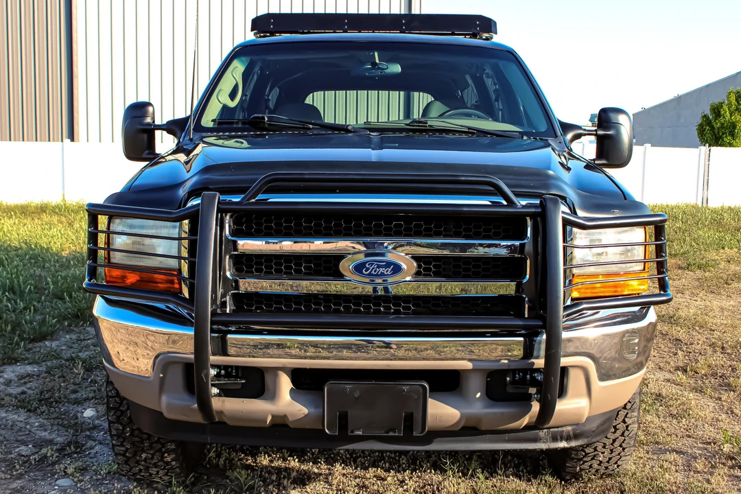 2000 Ford Excursion - Image 2 of 31