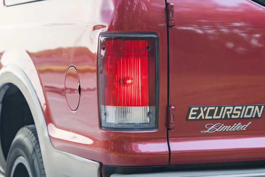 2000 Ford Excursion - Image 15 of 31