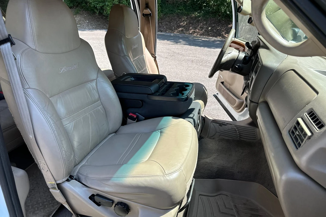 2000 Ford Excursion - Image 24 of 31